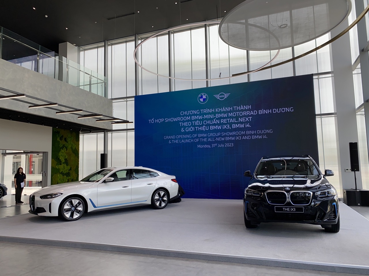 Xe thuần điện BMW iX3 và i4 chính thức ra mắt tại Việt Nam